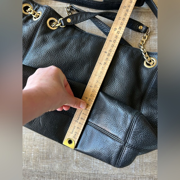 Michael Kors Black Pebbled Genuine Leather Purse Gold Chain Mature Designer EUC - Picture 9 of 16